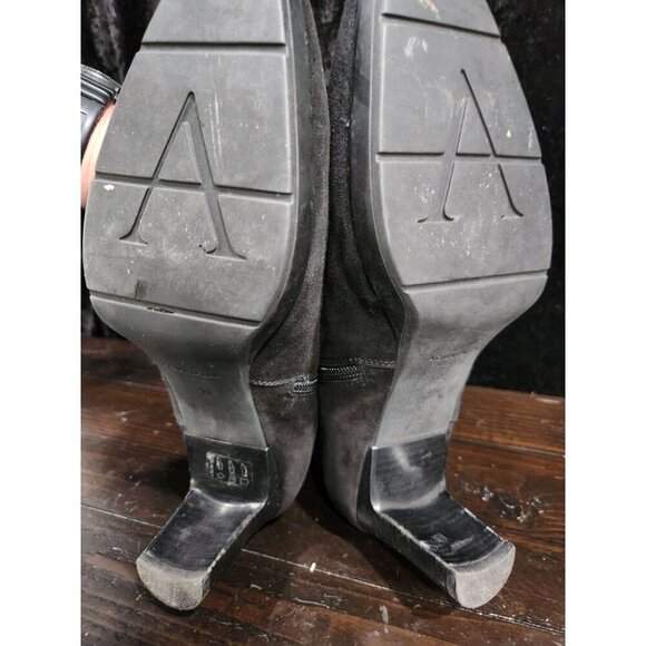 EUC Aquatalia Daniella Black Suede Bootie/Sz. 9.5 - Picture 9 of 9